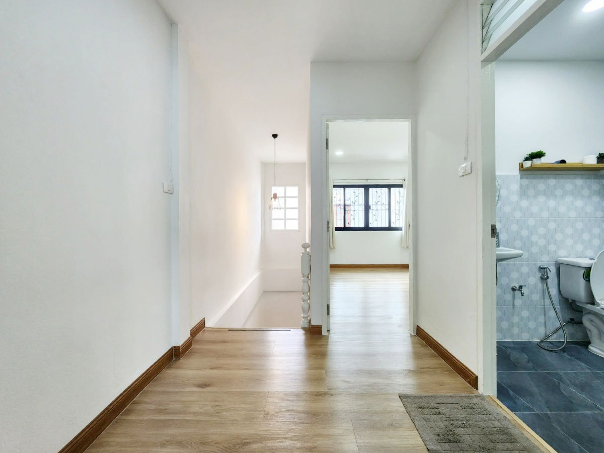 รูป ขายบ้าลาดพร้าว 87 แยก 8 โมเดิร์นมินิมอล ใกล้ศูนย์การค้า CDC เลียบด่วน - รูปที่ 9/11