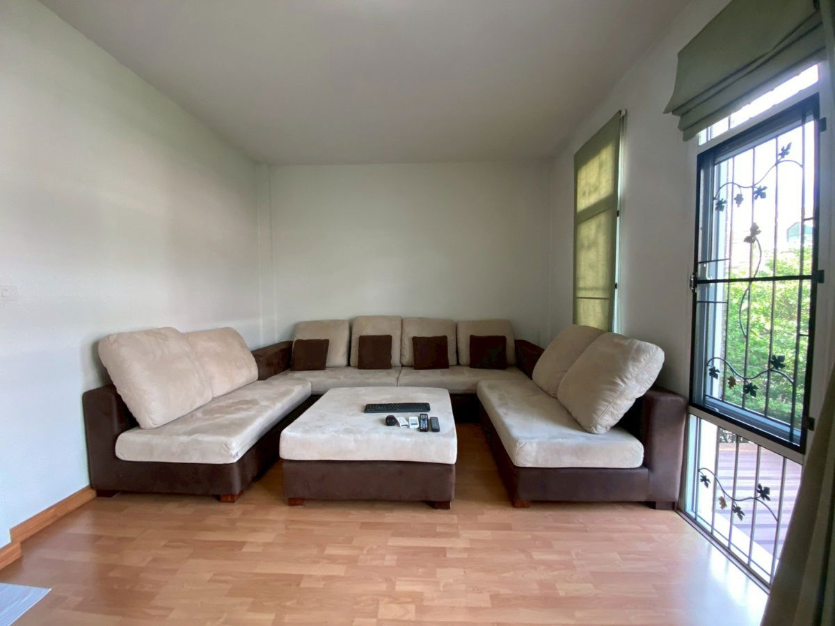 picture 2-Storey Corner Townhouse for Sale Located in Chirawadee Village, Soi Nonthaburi 8.  ready to move in. Land area: 33 square wah. - 2/12