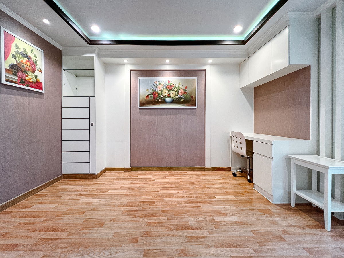 picture Sell Ladda Condoview - The price is 1.45 million. - 6/13