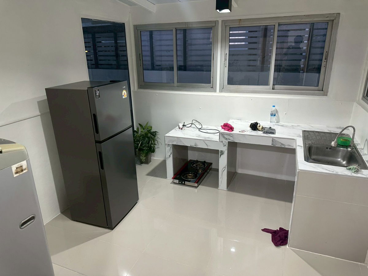 picture Romruen Green Park Village, Rangsit. Close to Bangkok, Thammasat University, and Future Park. Peaceful environment with convenient transportation. - 8/12