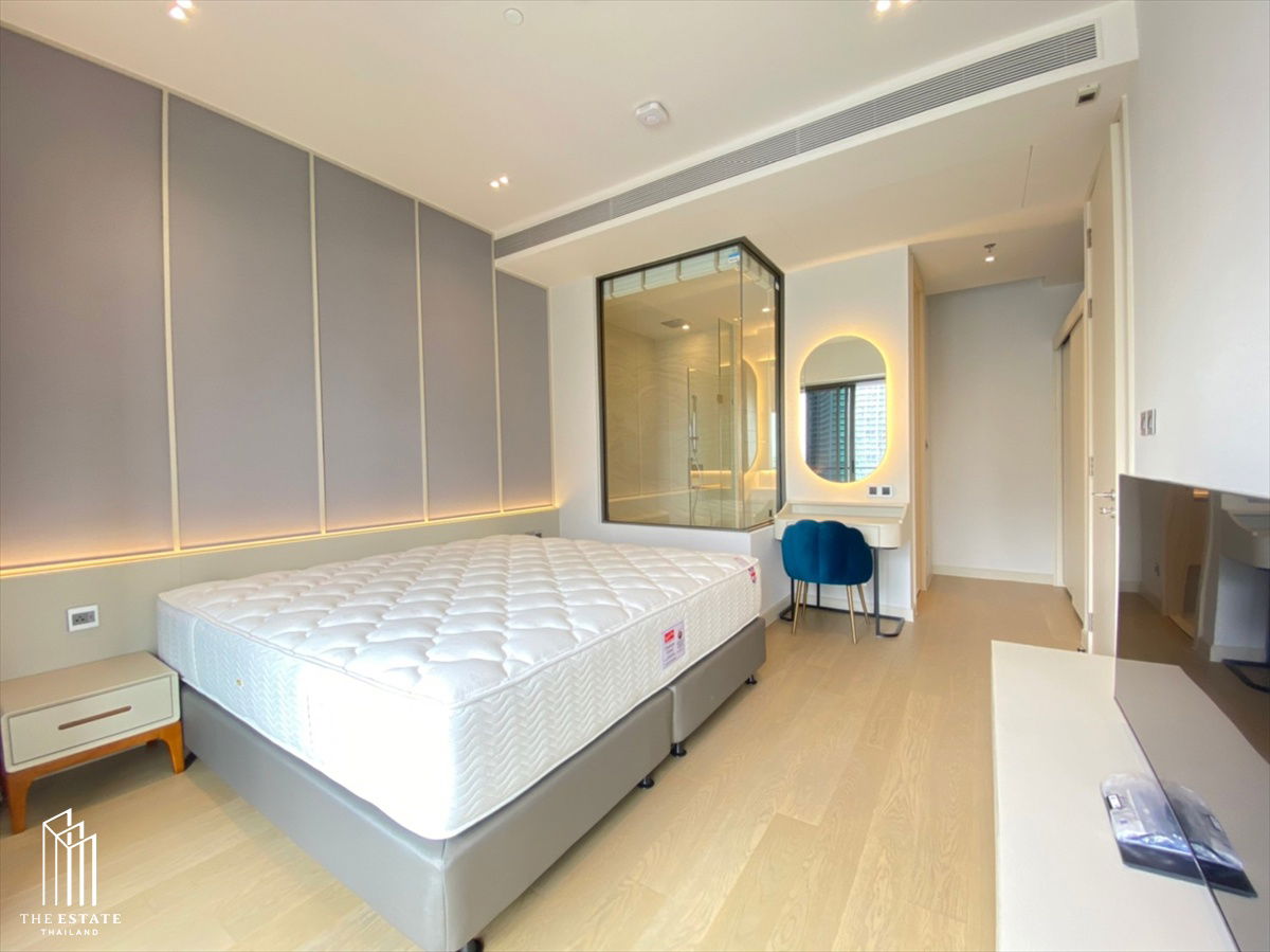 picture For rent The Strand Thonglor, unobstructed view of Thonglor BTS station. Airy and relaxing, even in the heart of the city. @70,000 Baht - 10/11
