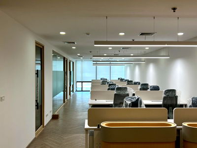 Office for rent Sukhumvit Road : Tower Bangna for rent, special unit, fully furnished, ready to move in, only one unit left, 143.83 square meters.