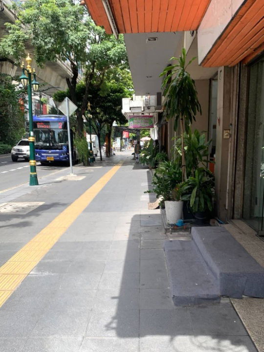 picture For Rent: Commercial Building for Rent, Prime Location, 1 Unit on Sukhumvit Main Road, Near Emquatier, a Foreigner Residential Area RW007100 - 4/6