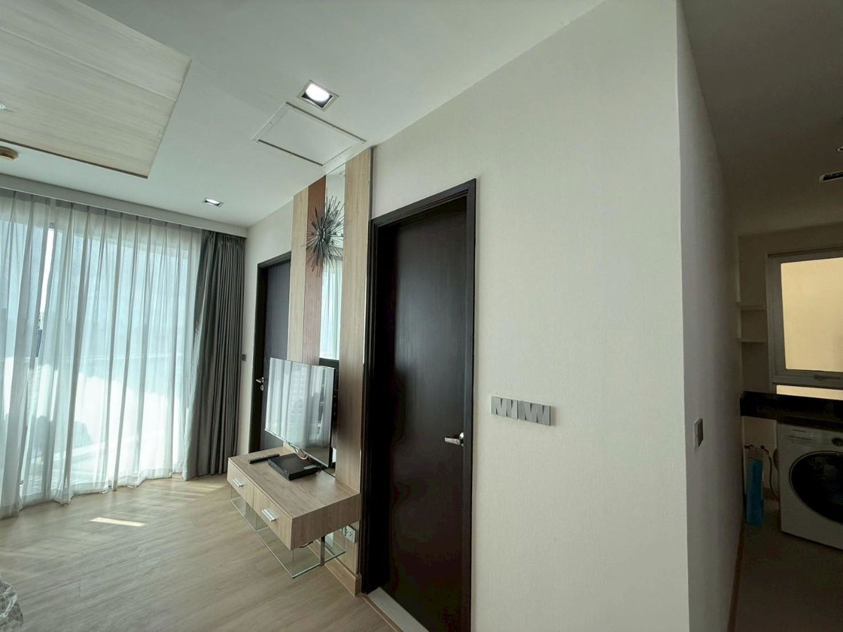 picture 🌆 For  Rent – Sky Walk Residences 🏙️ Luxury condo next to BTS Phra Khanong 💰 Rent: 40,000 THB/month 📌 Code: RS2831 - 5/18