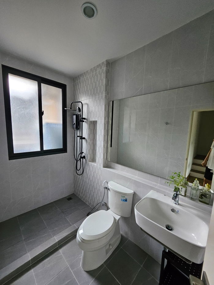 รูป 💥CP-9268💥ให้เช่า ทาวน์โฮม บ้านกลางเมือง สุขุมวิท-อ่อนนุช บิวท์อิน เฟอร์และเครื่องใช้ไฟฟ้าครบ  👉แอดไลน์ @mastercondo   - รูปที่ 12/13