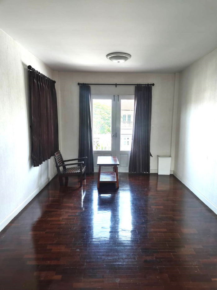picture Two storey house for rent with 3 bedrooms,2 toilets and 1 kitchen.  - 8/10