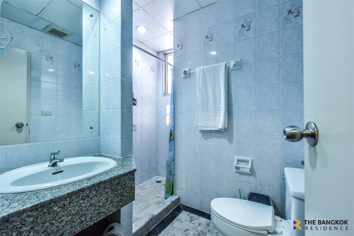 picture Pathumwan Resort near Airport Rail Link Phaya Thai Station Location Near Employment, Surrounded by Lifestyles - 10/10