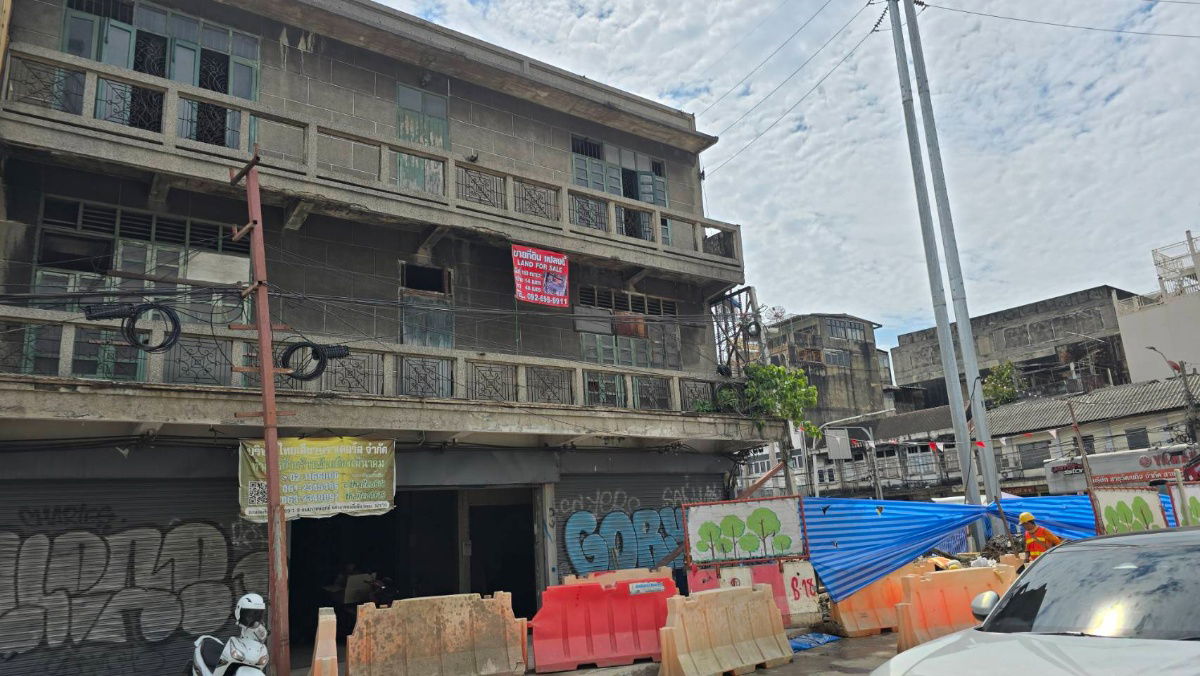 รูป ขาย ตึกแถว ติด MRTสถานีสามยอด ถนนหลวง สวนรมณีนาถ วรจักร เนื้อที่ 182 ตารางวา ทำเลดี - รูปที่ 3/8