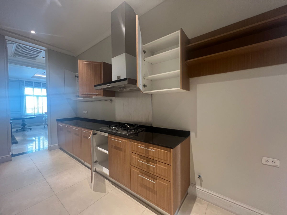 รูป 	บ้านหรู 5 ห้องนอน เลียบด่วนรามอินทรา พร้อมแต่ง ริมทะเลสาบ  - รูปที่ 13/24