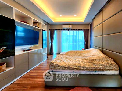 Townhouses for sale  Taling Chan Station : 3-BR Townhouse in Taling Chan (ID 2016495)