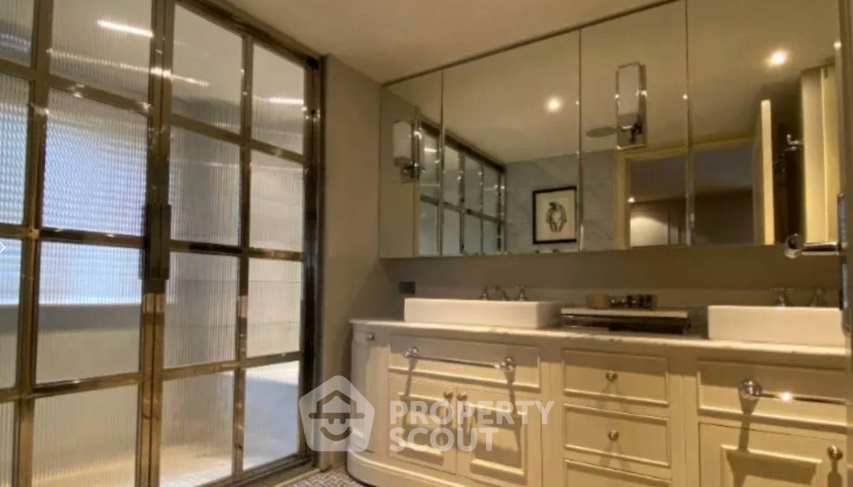 picture 2-BR Condo at Baan Sathorn Condominium near MRT Lumphini (ID 2380666) - 3/6