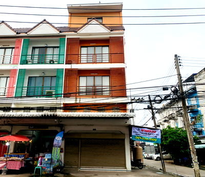 อาคารพาณิชย์ ลำลูกกา ปทุมธานี : ขายด่วน อาคารพาณิชย์ 4 ชั้น เฟอร์นิเจอร์ครบ พร้อมอยู่ ห่างจากถนนนิมิตใหม่ ลำลูกกา เพียง 100 ม. เหมาะทำ อพาร์ทเม้นท์ ร้านค้า  เนื้อที่ 40.6 ตร.ว.