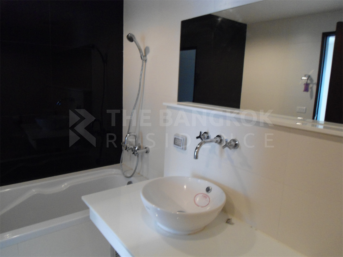 picture The Address Sukhumvit 42 Hurry to book!! Unexpected value near BTS Ekkamai - 6/10