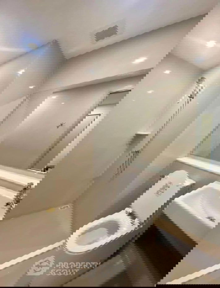 picture 1-BR Condo at Aspire Asoke-Ratchada near MRT Phra Ram 9 (ID 947829) - 4/5