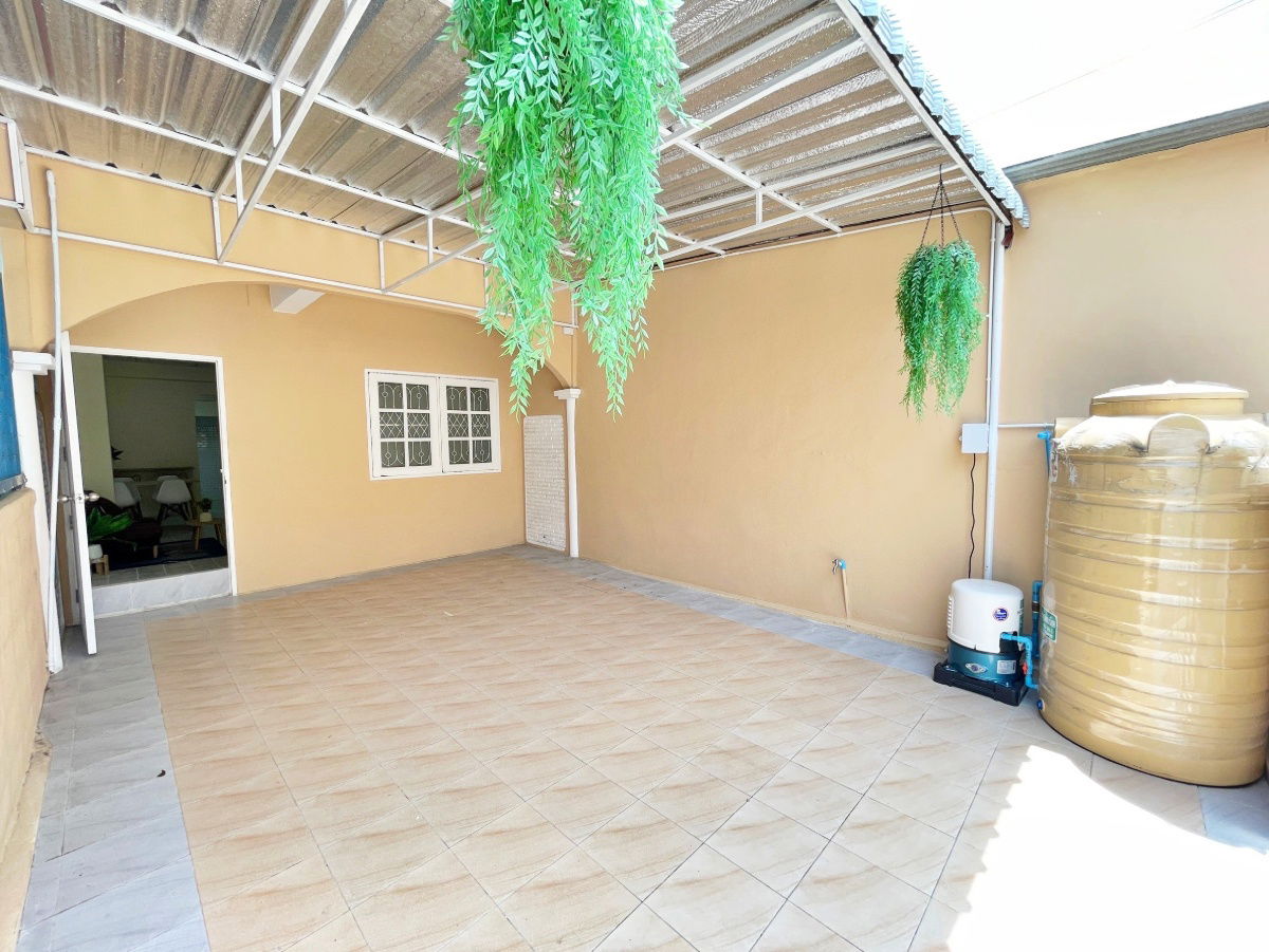 รูป ทาวน์เฮ้าส์ รีโนเวทใหม่ พร้อมเฟอร์ฯ หมู่บ้าน พูนผลนิเวศน์  ลำลูกกาคลอง 1 ลำสามแก้ว ซอยวัดลาดสนุ่น คูคต ลำลูกกา ปทุมธานี  - รูปที่ 3/13