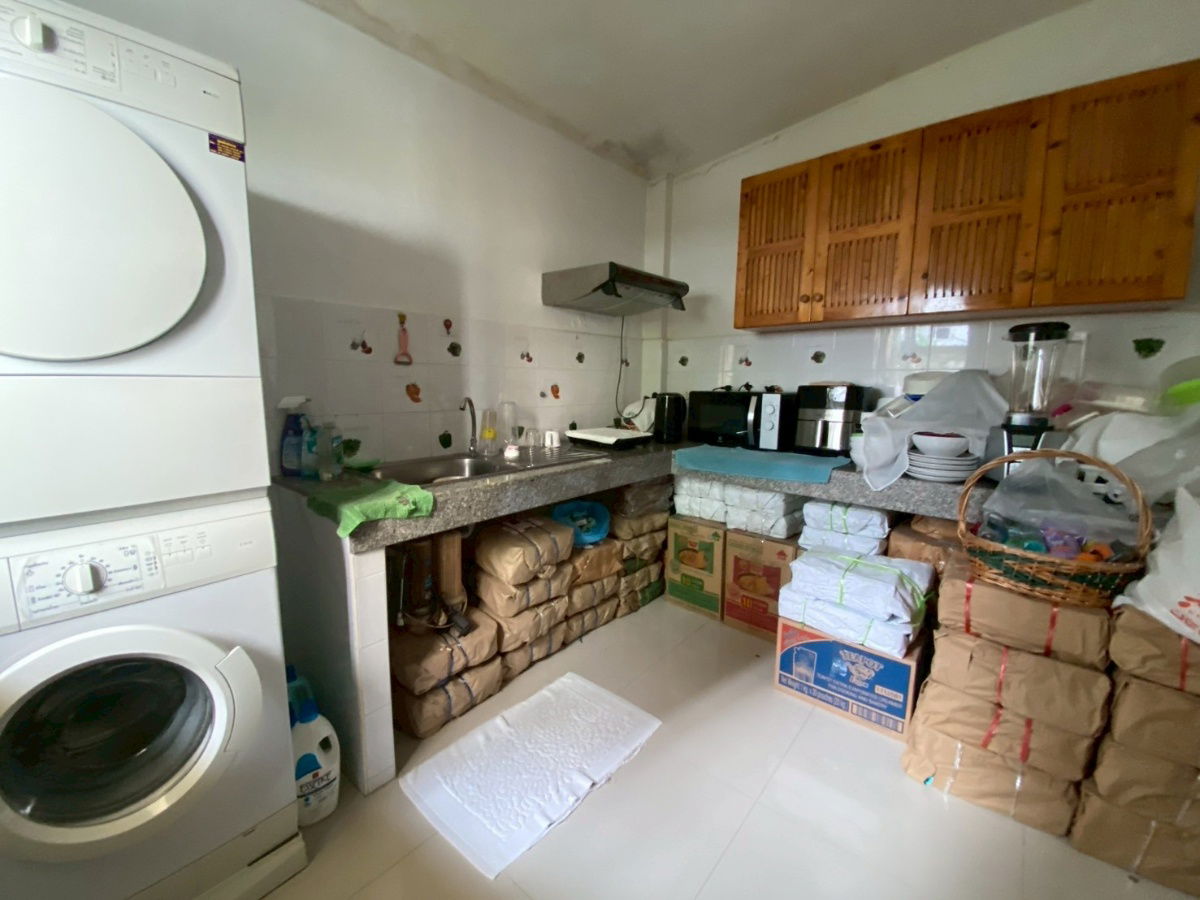 picture 2-Storey Corner Townhouse for Sale Located in Chirawadee Village, Soi Nonthaburi 8.  ready to move in. Land area: 33 square wah. - 10/12