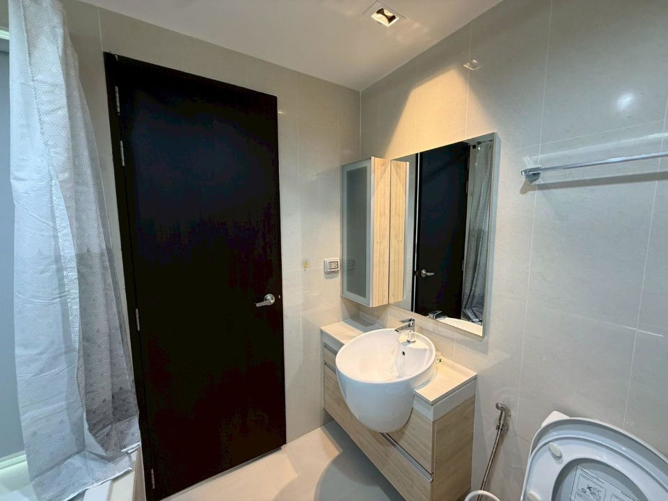 picture Sky Walk Residence for rent, beautiful condo ready to move in, fully furnished with appliances, next to BTS Phra Khanong.- RW007098 - 11/14