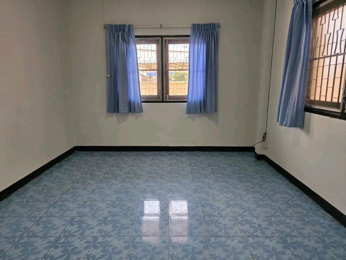 รูป ✨บ้านเดี่ยวชั้นเดียวให้เช่า ซอยโชคชัย 4 แยก 36 4 ห้องนอน 2 ห้องน้ำ 1 ห้องเก็บของ แอร์ 2 ตัว ทำเลเยี่ยม ย่านพักอาศัยคุณภาพ - รูปที่ 5/9