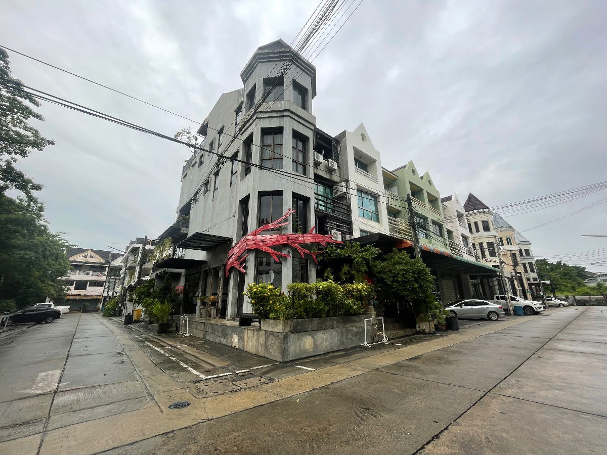 รูป ขาย Rare item Office 4.5 ชั้น สไตล์ลอฟต์ ห้องมุมวิวสวนซอย ทาวน์อินทาวน์16 ที่ดิน 39 ตรวา. พร้อมที่จอดรถ 9 คัน พิเศษเพียง17ลบ. - รูปที่ 3/7