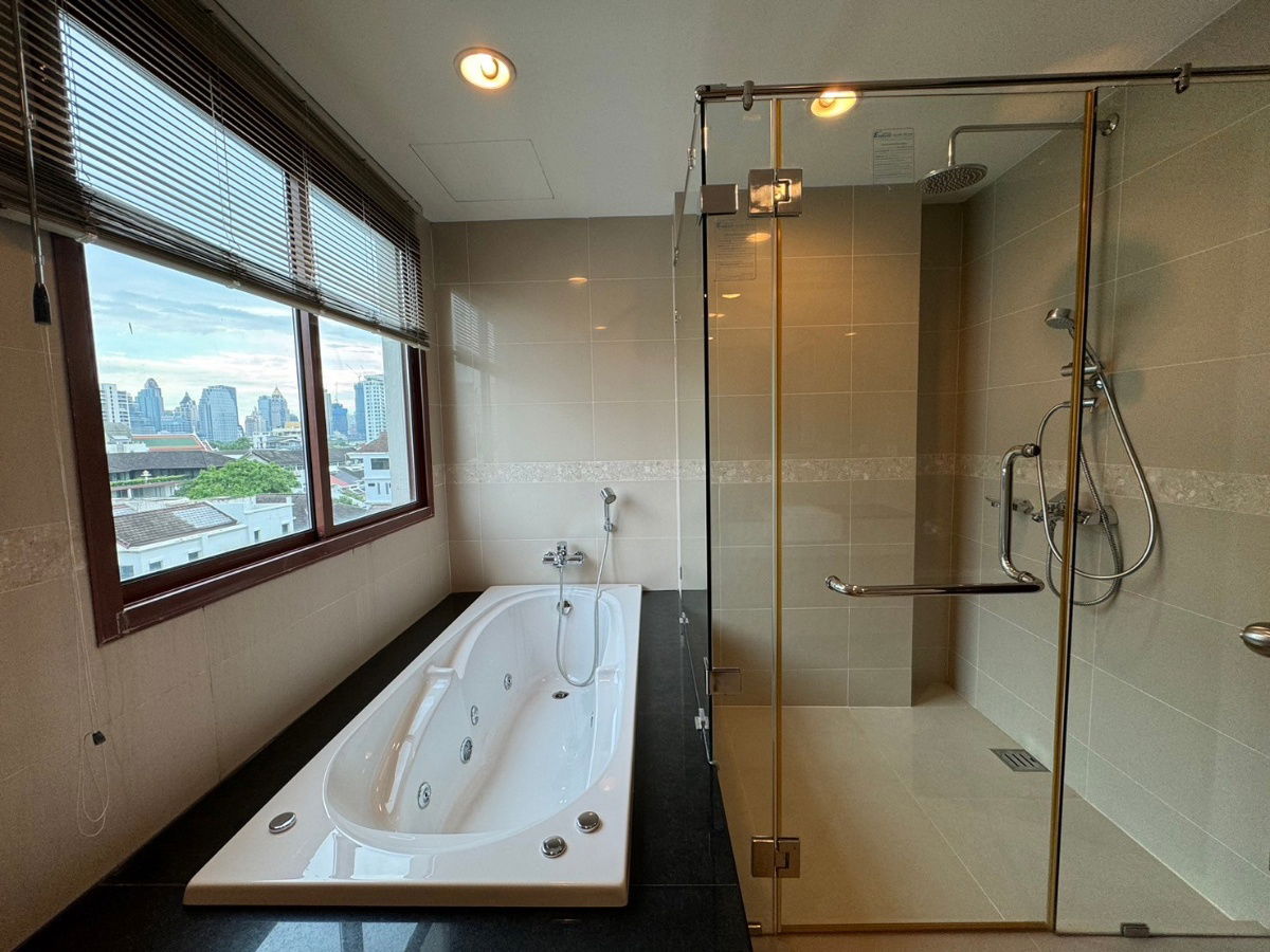 รูป The Crest Ruamrudee 3 Bedrooms 3 Bathrooms - รูปที่ 4/12