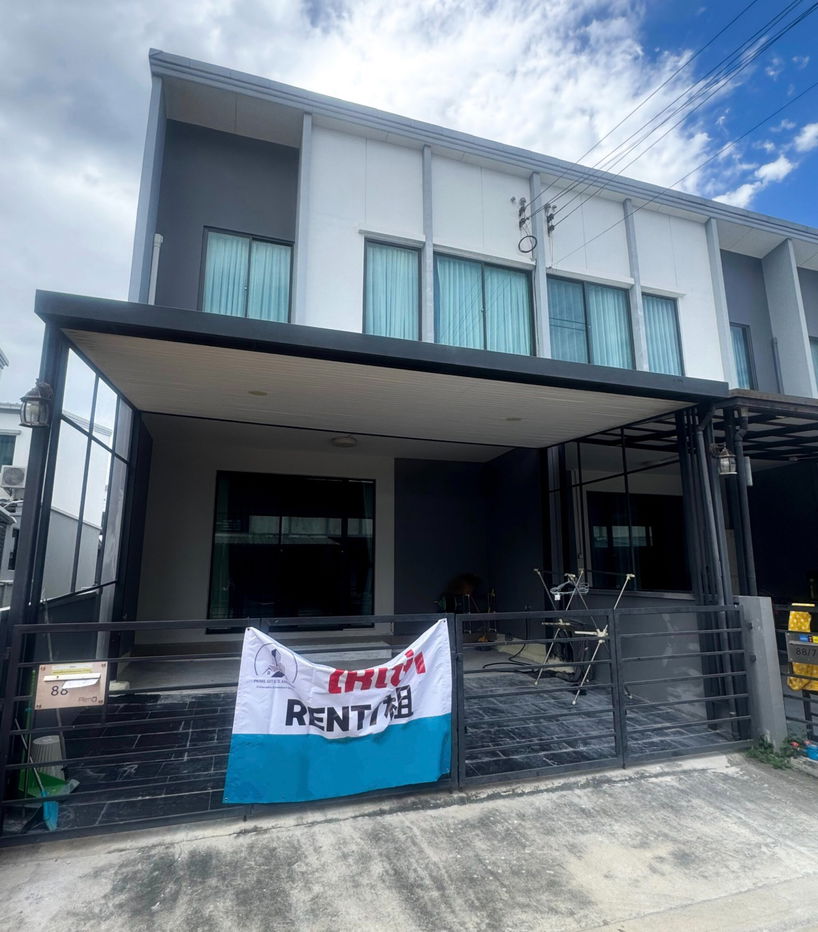 รูป ทาวน์เฮ้าส์ให้เช่า 📍 Pleno Rama 9 – Krungthep Kreetha 📍 3 ห้องนอน 2 ห้องน้ำ เฟอร์นิเจอร์ และ เครื่องใช้ไฟฟ้าครบ  - รูปที่ 2/11