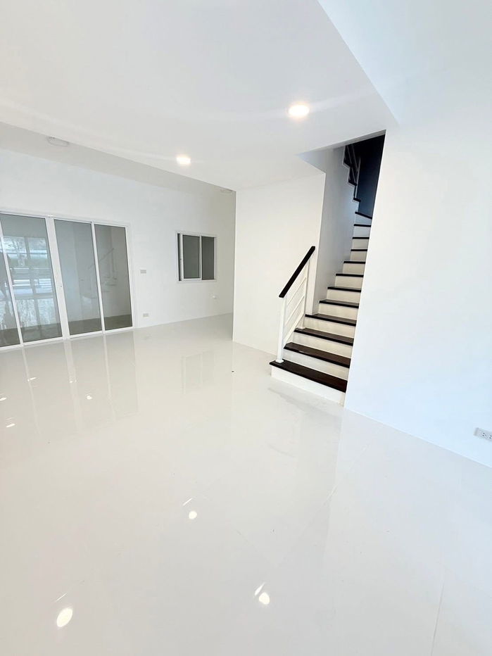 รูป 🏡✨ ให้เช่าทาวน์โฮม “ทำใหม่ทั้งหลัง” เดอะคอนเนค 22 รามอินทรา‑มีนบุรี 3 ห้องนอน 2 ห้องน้ำ ทำเลดี เดินทางสะดวก ใกล้รถไฟฟ้าสีชมพู สถานีมีนบุรี - รูปที่ 5/20