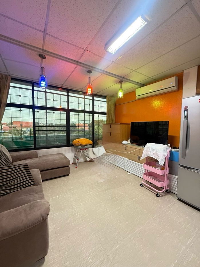 picture A lot of space in building , Parking 6 cars in the building , Commercial building for Sale Ratchawithi Road - 40/51