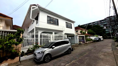 เช่าบ้านเดี่ยว เขตลาดพร้าว : #ให้เช่าบ้านเดี่ยว 2 ชั้น หมู่บ้านระเบียงทอง4  ซ.นาคนิวาส 44 ลาดพร้าว บ้านหลังใหญ่ พื้นที่ใช้สอย 260 ตรม. เยอะมากๆ อยู่ต้นซอยเพียง 130 เมตร