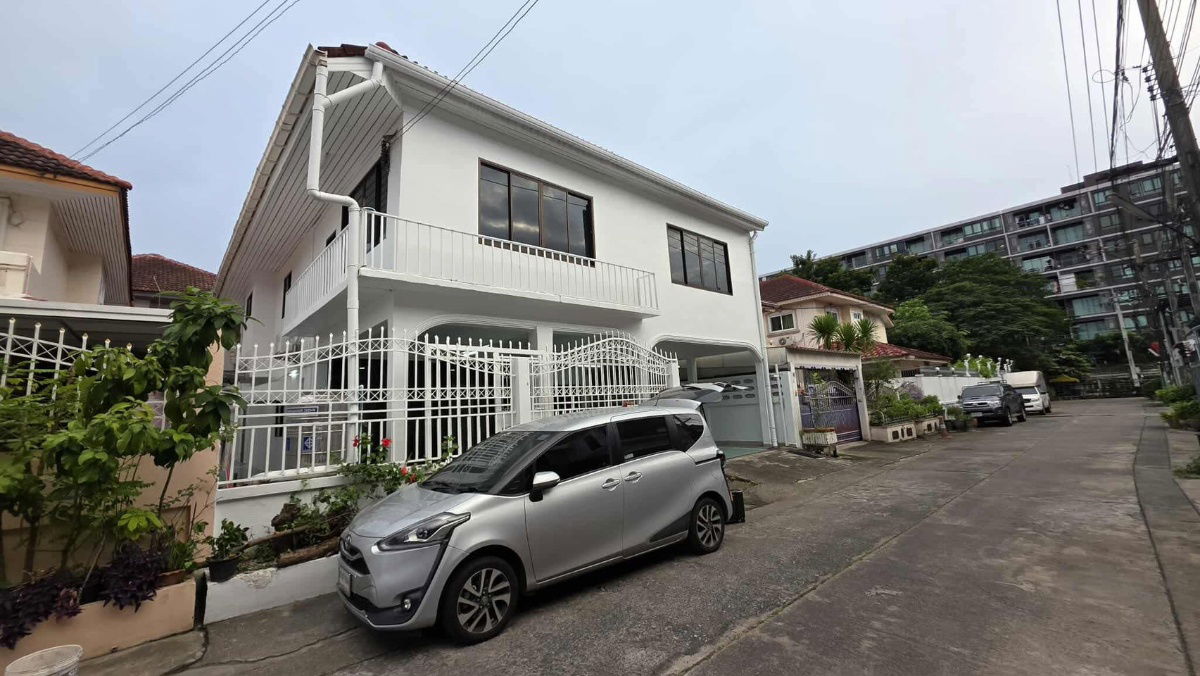 รูป #ให้เช่าบ้านเดี่ยว 2 ชั้น หมู่บ้านระเบียงทอง4  ซ.นาคนิวาส 44 ลาดพร้าว บ้านหลังใหญ่ พื้นที่ใช้สอย 260 ตรม. เยอะมากๆ อยู่ต้นซอยเพียง 130 เมตร  - รูปที่ 1/20