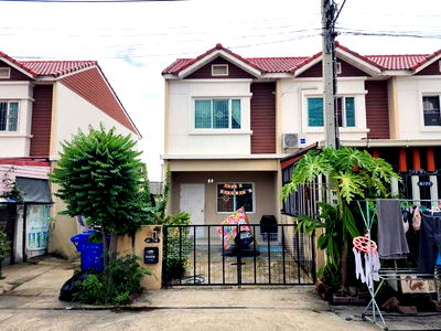 Townhouses for sale Summit Electronic Components  : FOR SALE  TOWNHOUSE PROPERTY  1650000 BAHT.
