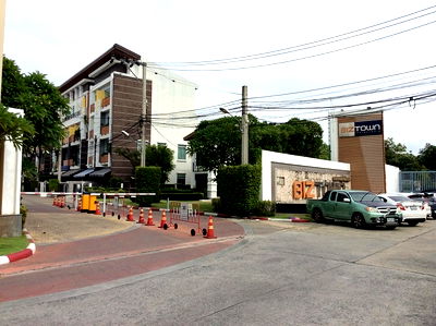 ทาวน์โฮม เซ็นทรัล พลาซ่า บางนา : ขายทาวน์โฮม 4 ชั้น โครงการ BizTown ศรีนครินทร์