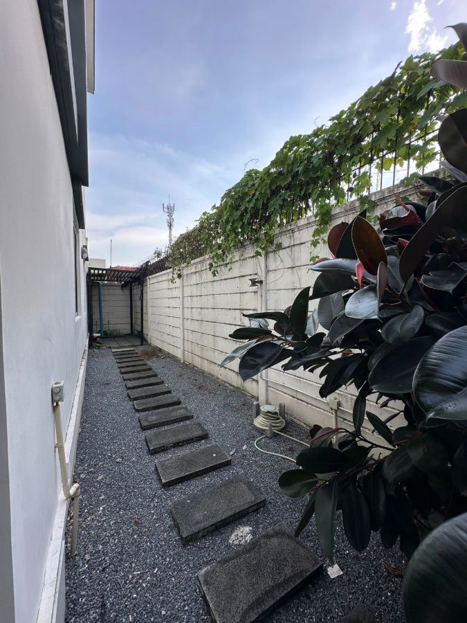 รูป หลังมุม สงบร่มรื่น มีสวนข้างบ้าน ทาวน์ อเวนิว ไทม์ ท่าข้าม 16 Town Avenue Time Thakham 16 - รูปที่ 18/18