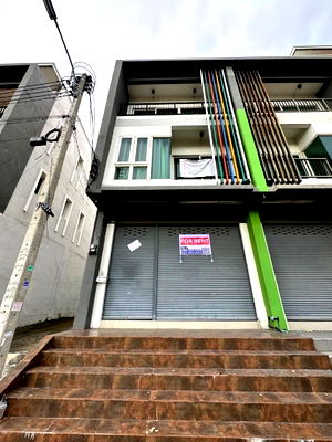 เช่าอาคารพาณิชย์ ชลบุรี : ให้เช่าอาคารพาณิชย์ 3 ชั้น สไตล์โมเดิร์น สวนเสือ-สุรศักดิ์ ศรีราชา ชลบุรี