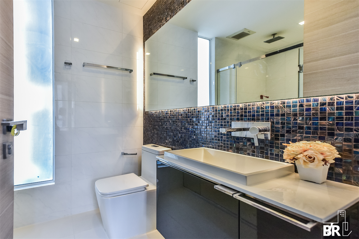 picture The Room Sathorn - TanonPun Condo in High-potential, Central City Location near BTS Surasak - 2/10