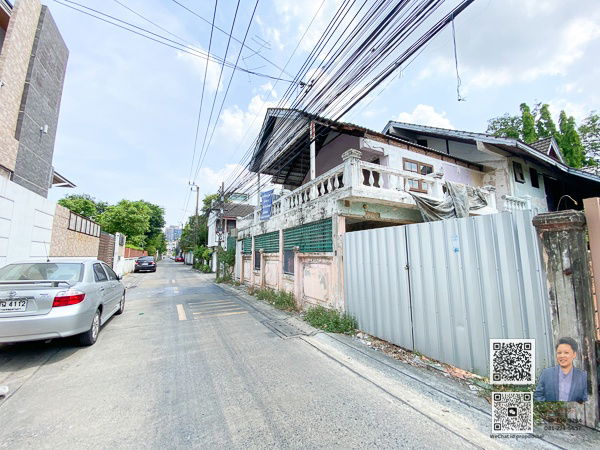 picture House + Land for Sale | Nearly Half Rai in Sukhumvit 71   Ideal for building a luxury multi-storey home - 1/12