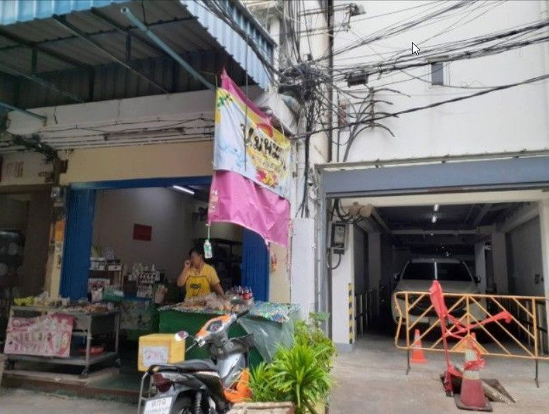 picture Corner building , near China Town MRT Wat Mangkon , Commercial building for rent on Charoen Krung Road - 1/3