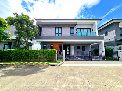Houses for rent บิ๊กซี บางพลี : 𝐅𝐨𝐫 𝐑𝐞𝐧𝐭: 𝐓𝐡𝐞 𝐂𝐢𝐭𝐲 𝐁𝐚𝐧𝐠𝐧𝐚 — Luxury House Near Mega Bangna 4 BRs,North-facing house, no electric poles, perfect Feng Shui 10/10