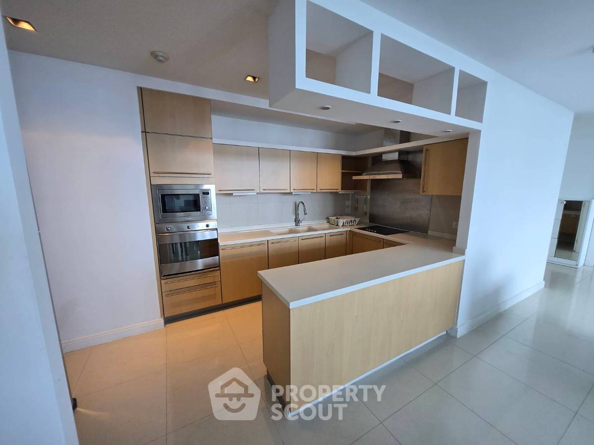 picture 3-BR Condo at Athenee Residence near BTS Phloen Chit (ID 2381787) - 2/9