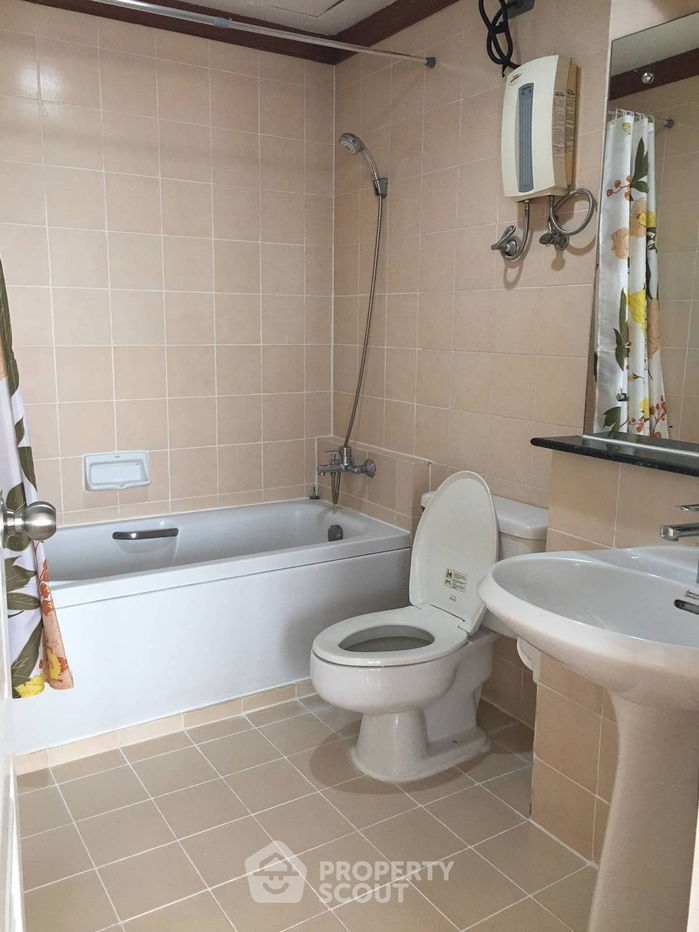 picture 3-BR Condo at The Waterford Diamond Tower Sukhumvit near BTS Phrom Phong (ID 514496) - 11/11