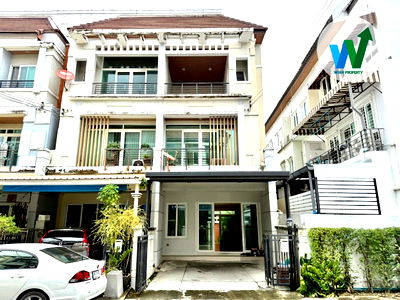 ทาวน์โฮม ศรีนครินทร์ 46/1 : ขายบ้านใกล้รถไฟฟ้า MRT บ้านกลางเมือง เออร์บาเนี่ยน ศรีนครินทร์ 46/1 หลังมุม พื้นที่กว้าง ทำเลดี ติดถนนใหญ่ เดินทางสะดวก