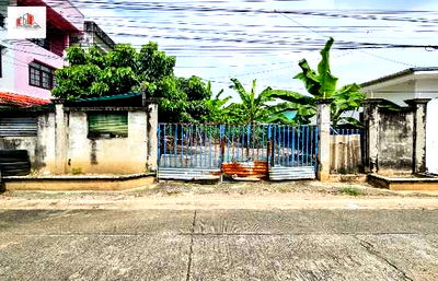 ที่ดิน สถานีขนส่งชุมพร  : ขาย ที่ดิน ถมแล้ว-สูงกว่าถนน เข้าซอยเพียง 20 เมตร หมู่บ้านเศรษฐกิจ บางแค 82 ตรว