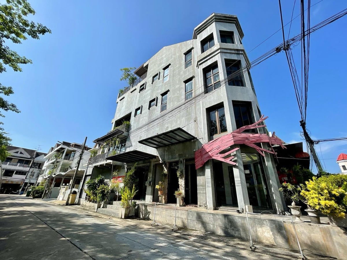 รูป ขาย Rare item Office 4.5 ชั้น สไตล์ลอฟต์ ห้องมุมวิวสวนซอย ทาวน์อินทาวน์16 ที่ดิน 39 ตรวา. พร้อมที่จอดรถ 9 คัน พิเศษเพียง17ลบ. - รูปที่ 1/7