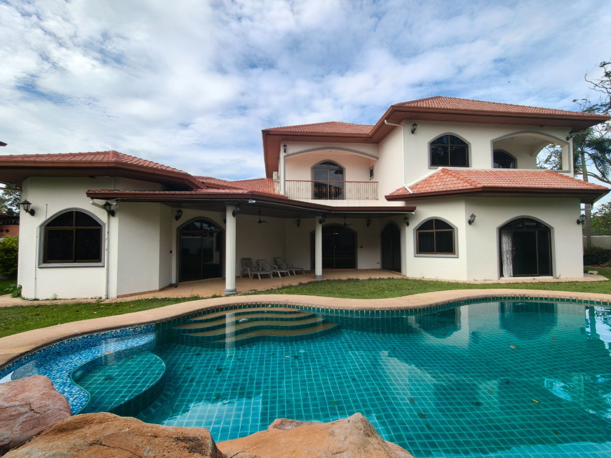 picture House for rent Convinant to international Regent school  - 47/49