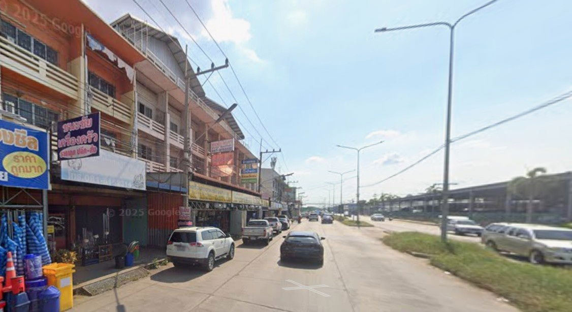 รูป ให้เช่าอาคารพาณิชย์ 2 คูหา ติดถนนใหญ่ (ตรงข้ามตลาดผลไม้นานาชาติ ตลาดไท) 3 ชั้น 2 ห้องนอน 2 ห้องน้ำ เหมาะสำหรับค้าขาย เช่า 45,000 บ/ด โทร 093-9594717 - รูปที่ 3/4