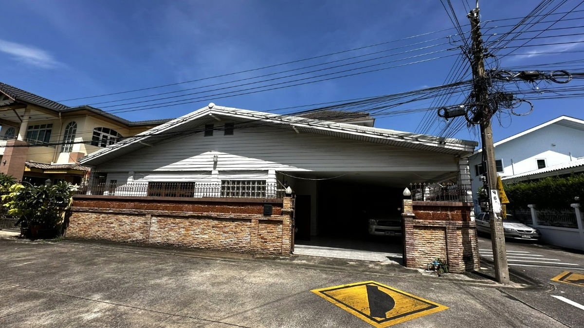 รูป ขายที่ดินพร้อมบ้านชั้นเดียว ซอยนาคนิวาส 17 ใกล้รถไฟฟ้าสถานีโชคชัย 4 เดินทางสะดวก เชื่อมต่อลาดพร้าว – โชคชัย 4 – เลียบด่วนเอกมัย–รามอินทรา - รูปที่ 1/7