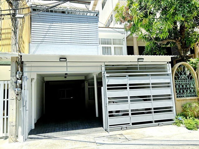 picture Cheaper than a Penthouse BTS Nana.550m.Ploenchit 400m. Luxury 2-story townhouse for rent 34 sq.wa. - 2/8