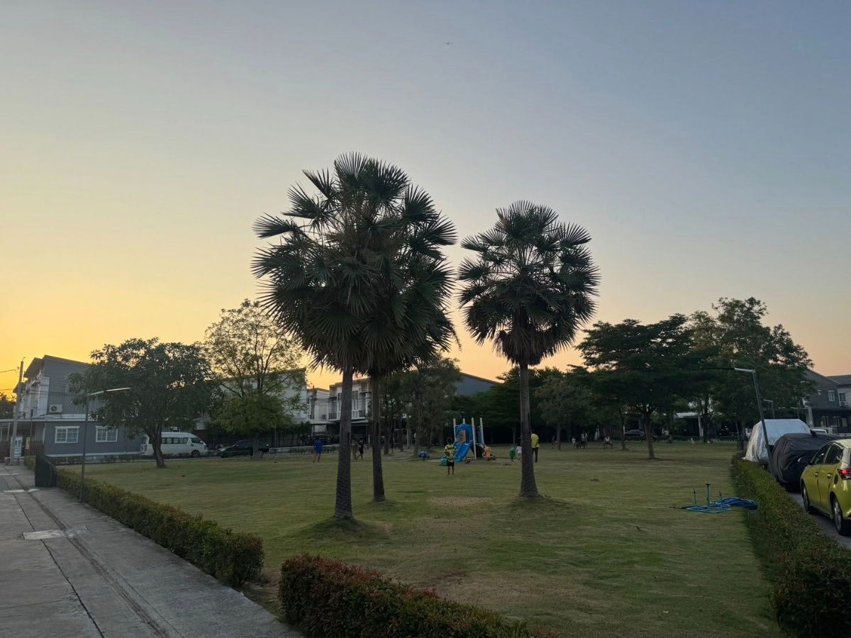 picture Best price for sale in Golden City Village, Pinklao-Charansanitwong. Great location with easy access, near Rama 7  - 10/20