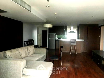 Condos for sale : 2-BR Condo For Sale On 17th Floor, Urbana Langsuan • 400m to BTS Ratchadamri (ID 882004)