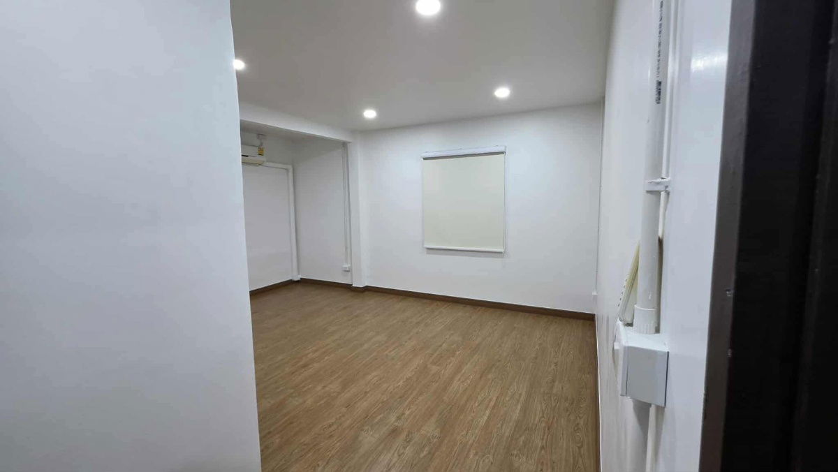 รูป #ให้เช่าบ้านเดี่ยว 2 ชั้น หมู่บ้านระเบียงทอง4  ซ.นาคนิวาส 44 ลาดพร้าว บ้านหลังใหญ่ พื้นที่ใช้สอย 260 ตรม. เยอะมากๆ อยู่ต้นซอยเพียง 130 เมตร  - รูปที่ 17/20