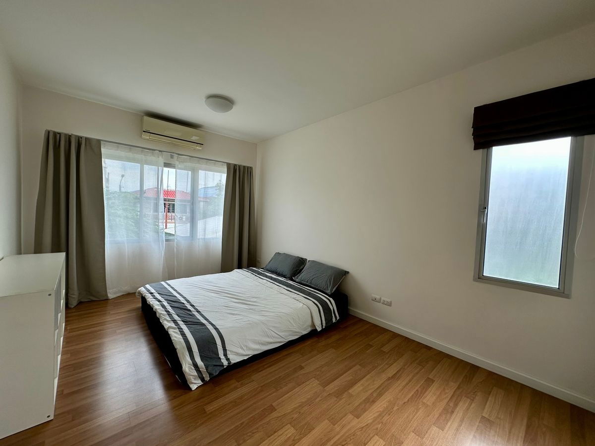 รูป หลังมุม สงบร่มรื่น มีสวนข้างบ้าน ทาวน์ อเวนิว ไทม์ ท่าข้าม 16 Town Avenue Time Thakham 16 - รูปที่ 11/18